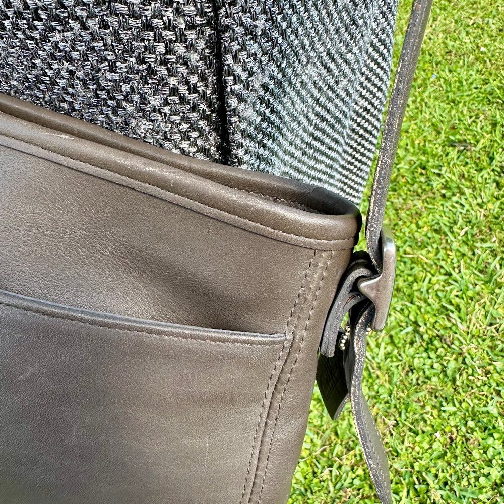 COACH Vintage Chelsea Zip Crossbody Bag Gray Leather Nickel Hardware 6000 EUC - Picture 15 of 16